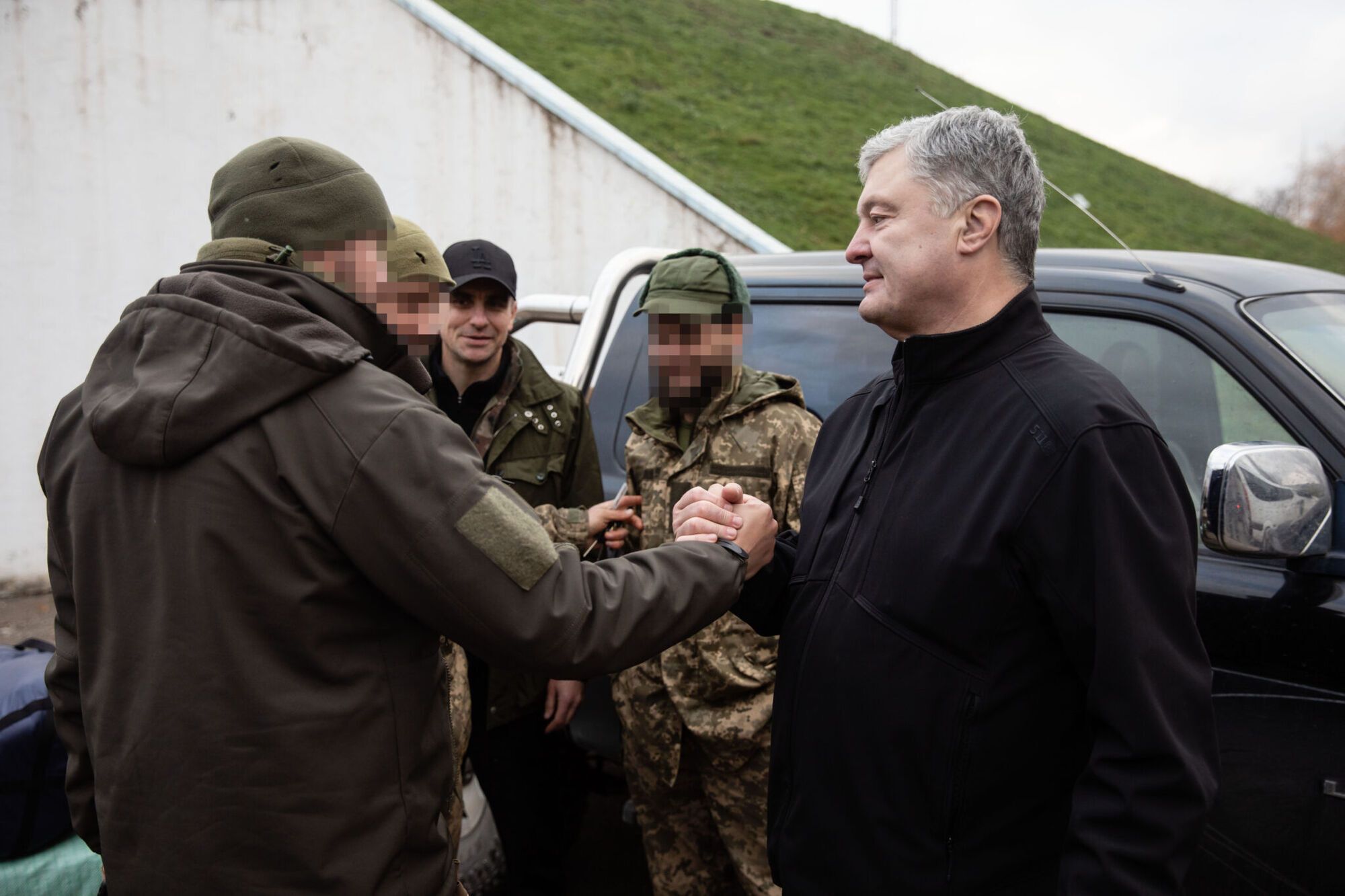 Советник Порошенко Елисеев приехал в самую горячую точку Донбасса, где воюет его брат. Фото