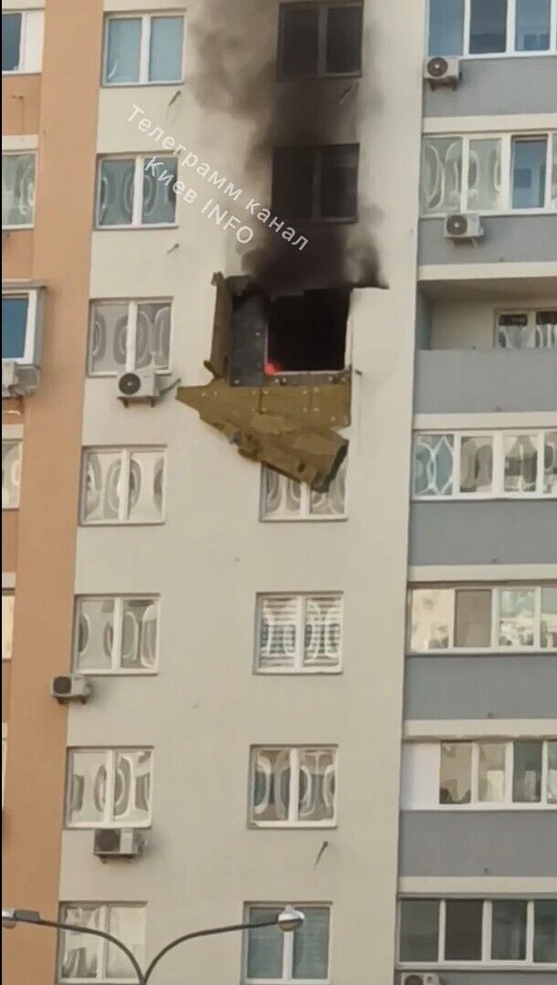 У Києві в багатоповерхівці стався вибух: відомо подробиці. Фото і відео