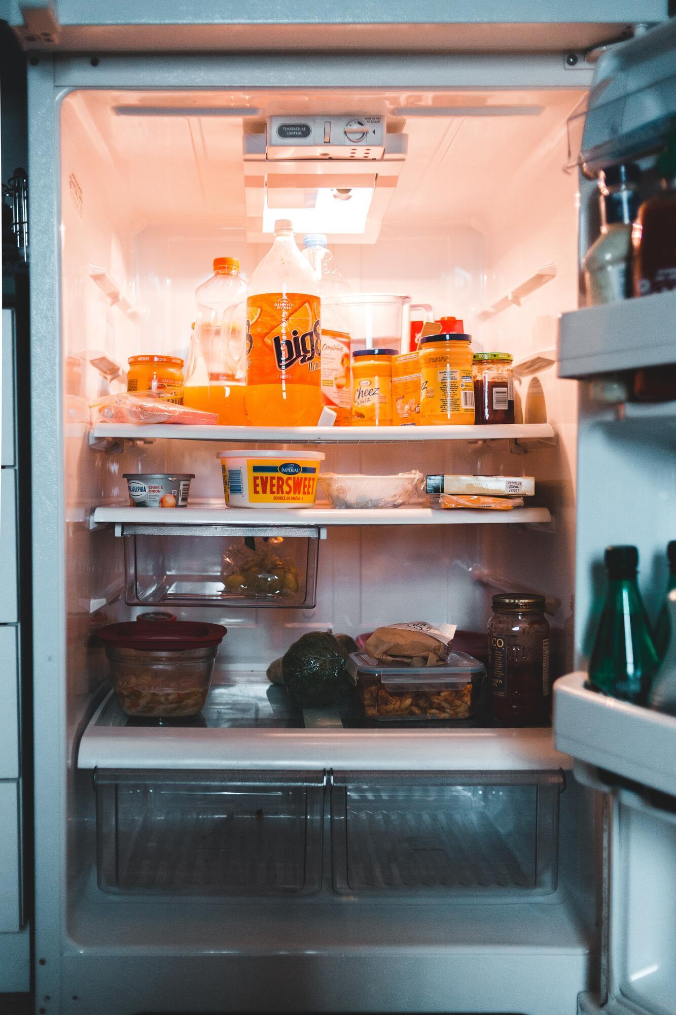 Як правильно зберігати їжу в холодильнику