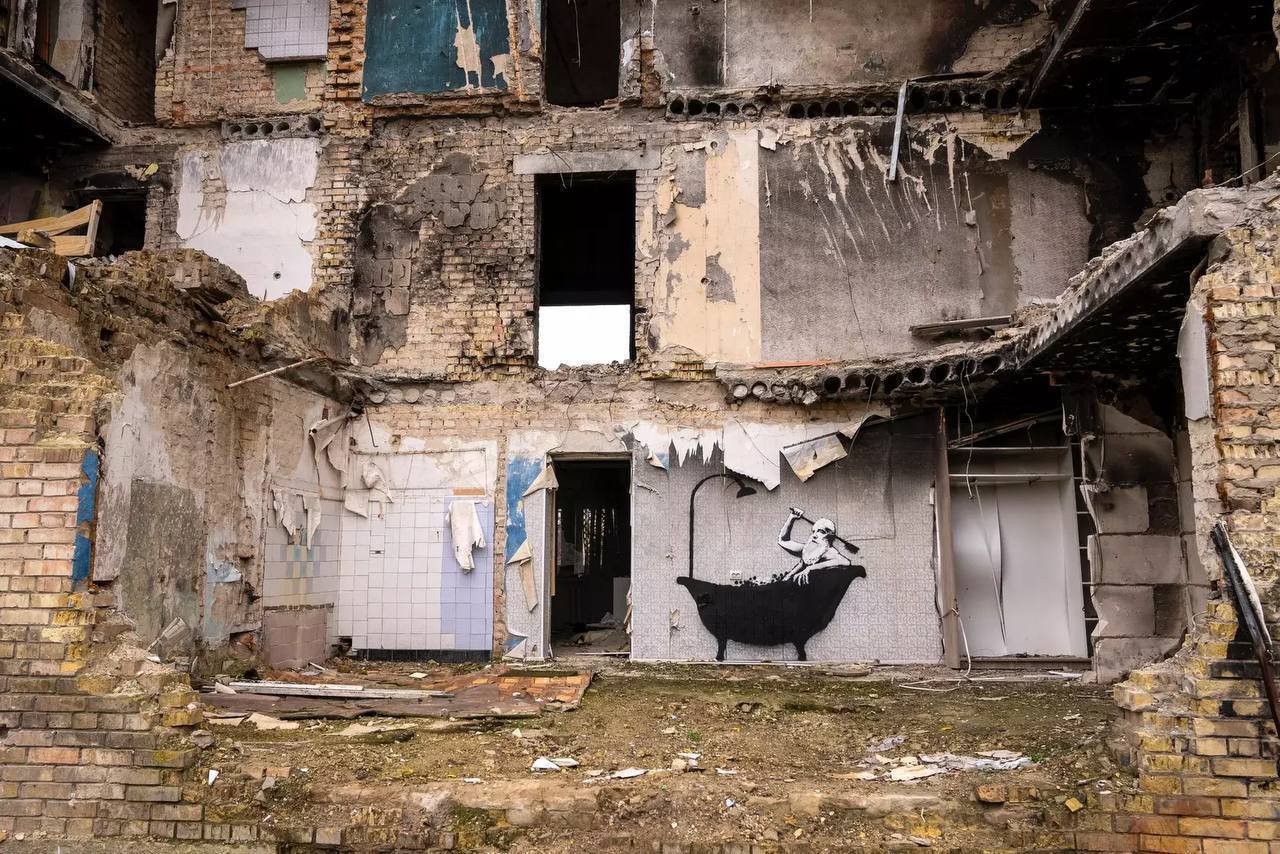 Banksy признал, что создал 7 граффити в Украине: ему принадлежат арты в Бородянке, Ирпене и Киеве