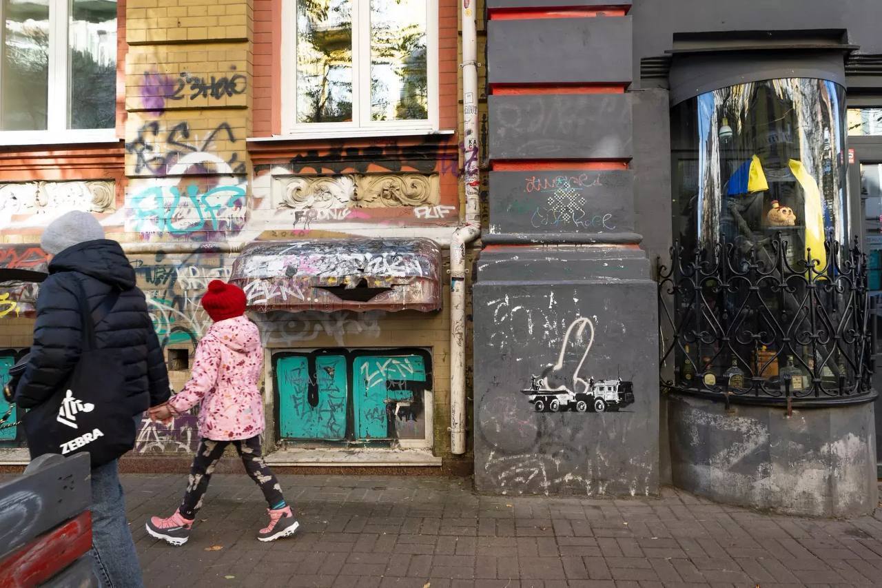 Banksy визнав, що створив 7 графіті в Україні: йому належать арти в Бородянці, Ірпені та Києві