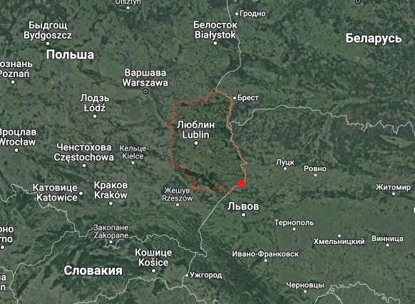 У польському селищі Пшеводув на кордоні з Україною пролунали два вибухи під час масованого ракетного удару, є загиблі. Фото