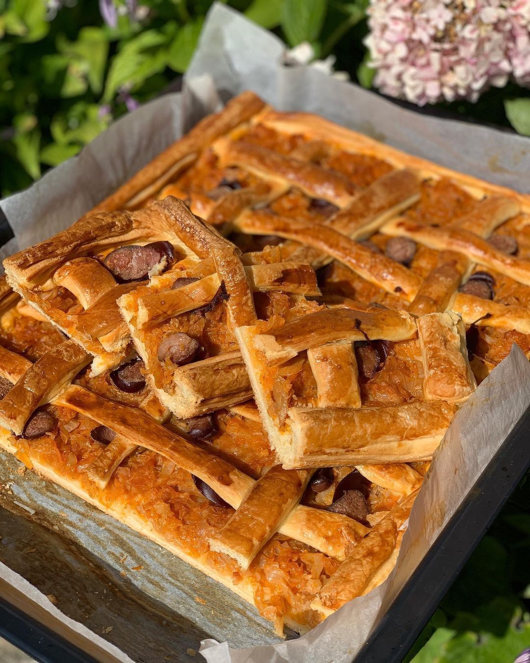 Праздничный пирог с красной рыбой и шпинатом – рецепт | FoodOboz