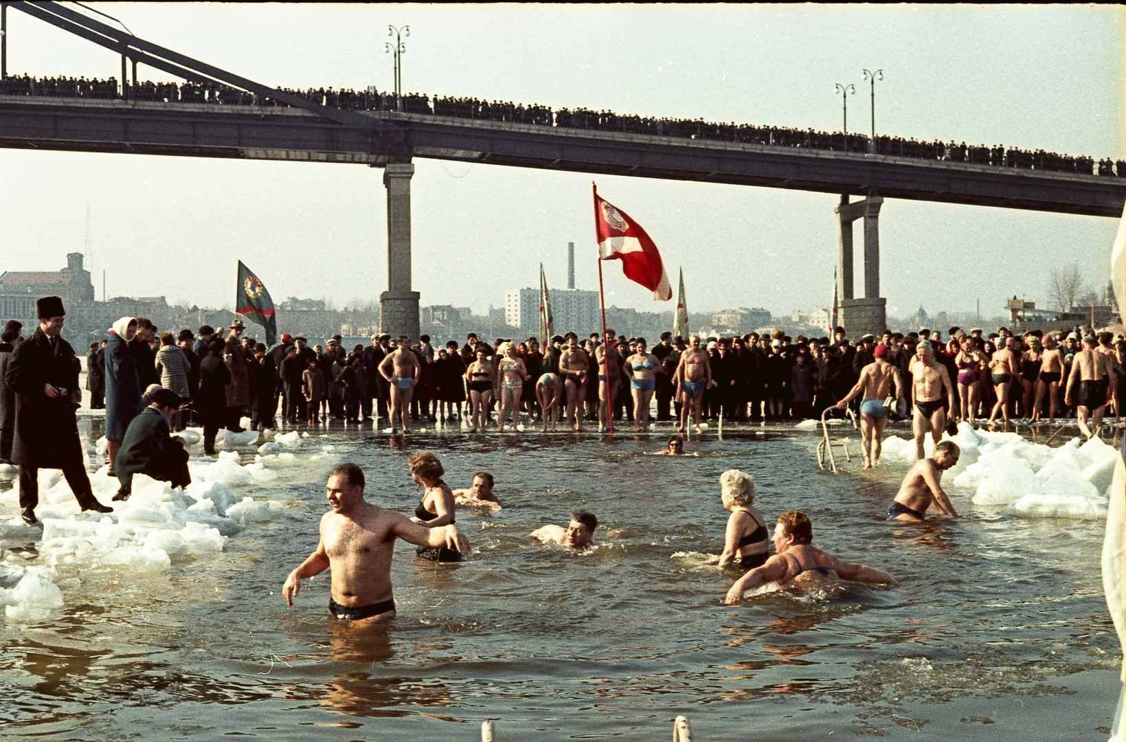 У мережі показали, як гартувалися "моржі" в Києві в середині 1960-х років. Архівні фото