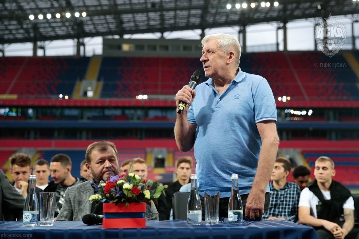 Экс-игрок ЦСКА призвал сборную России "ни в коем случае не унижаться перед поганью" из УЕФА