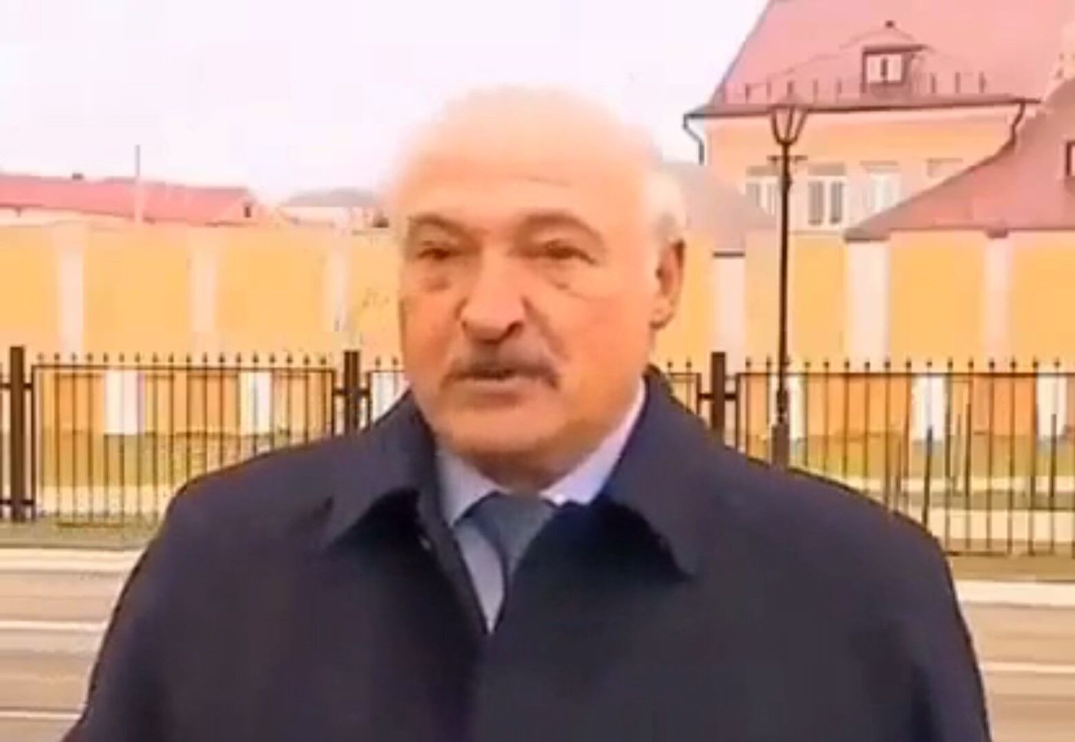 У мережі з'явився фейк про Лукашенка на МТЗ-50 та випробування Tesla: відео спростування