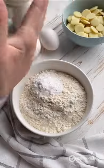 Изысканный белый брауни: как по-новому приготовить привычный десерт
