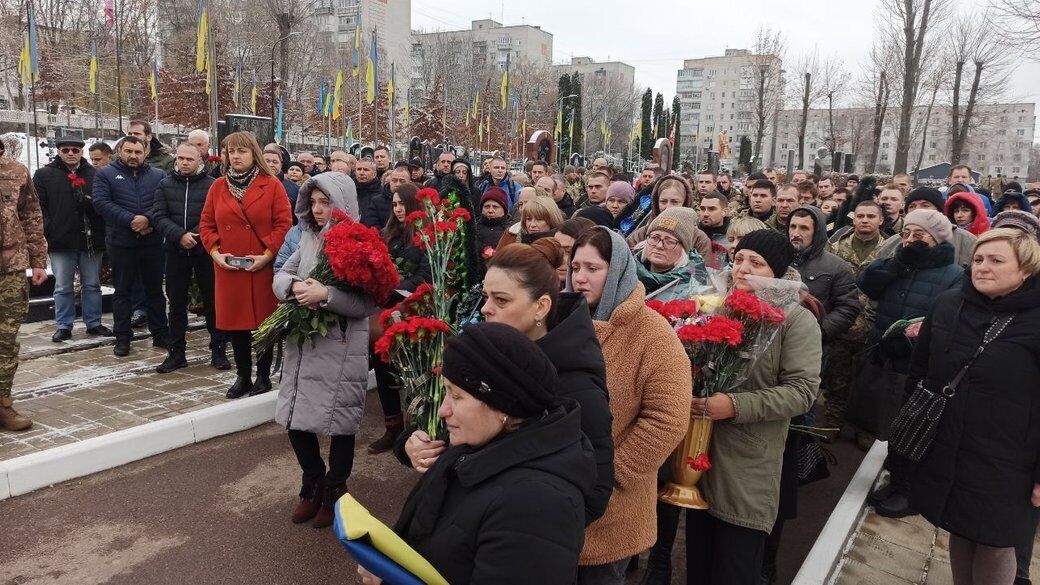 В останньому бою врятував 10 побратимів: у Житомирі попрощалися з військовим медиком Володимиром Рудюком. Фото