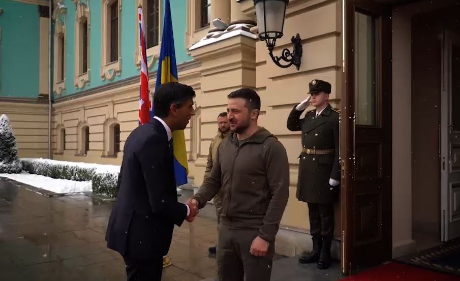 Британия с вами до конца: Риши Сунак в Киеве провел переговоры с Зеленским и пообещал еще больше помощи ВСУ. Видео