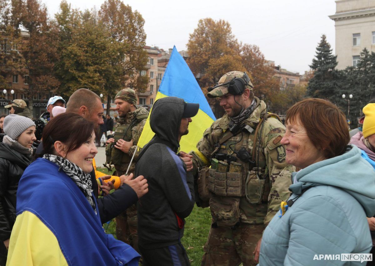 Україна перемагає: британський журналіст Дуглас Мюррей у звільненому Херсоні на власні очі побачив програш РФ. Фото   