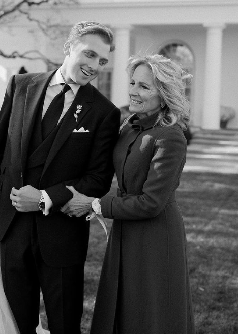Онука Джо Байдена Наомі вийшла заміж: це перше весілля в Білому домі за 9 років. Фото  