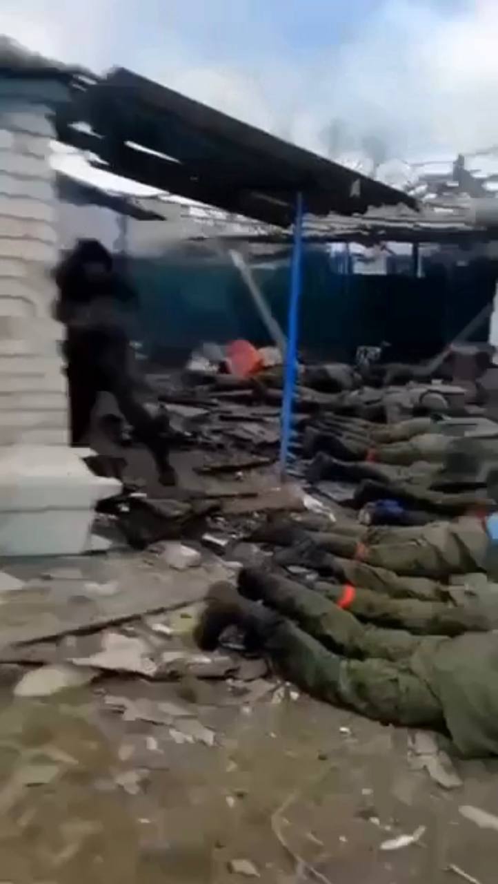 Оккупанты распространили видео ''убийства пленных'', обвинив ВСУ: Бутусов объяснил, почему это российская провокация. Фото