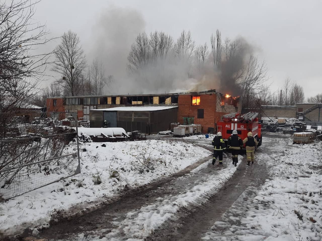 В Белгородской области РФ заявили о "бавовне": слышали звуки взрывов, поднялся дым. Фото и видео