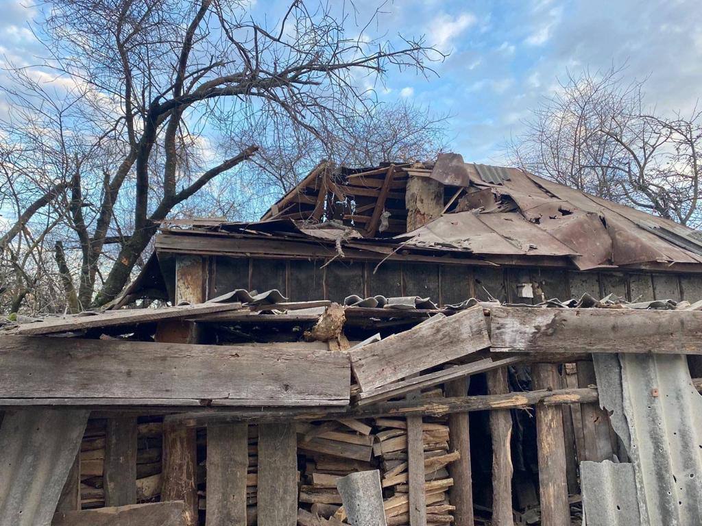 Окупанти обстріляли Сумщину, за добу понад 100 прильотів: є поранений. Фото 