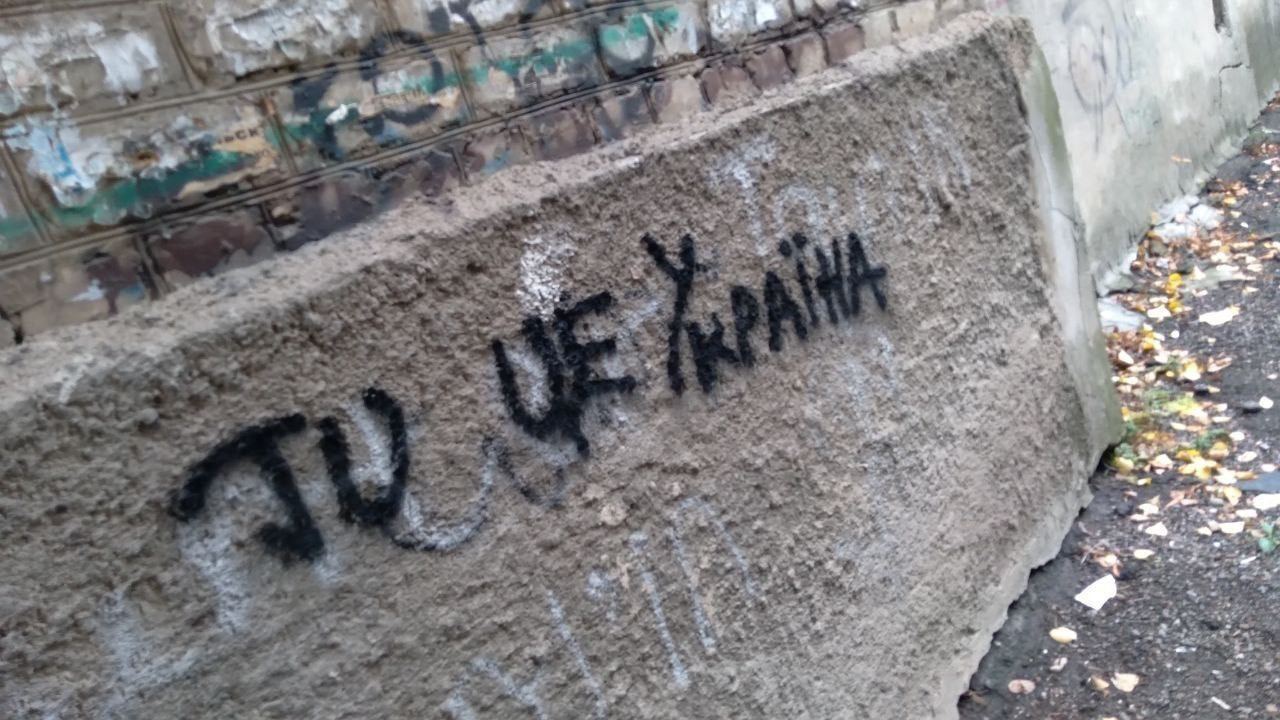 "Нас больше": в оккупированных Донецке и Луганске патриоты устроили смелые акции. Фото