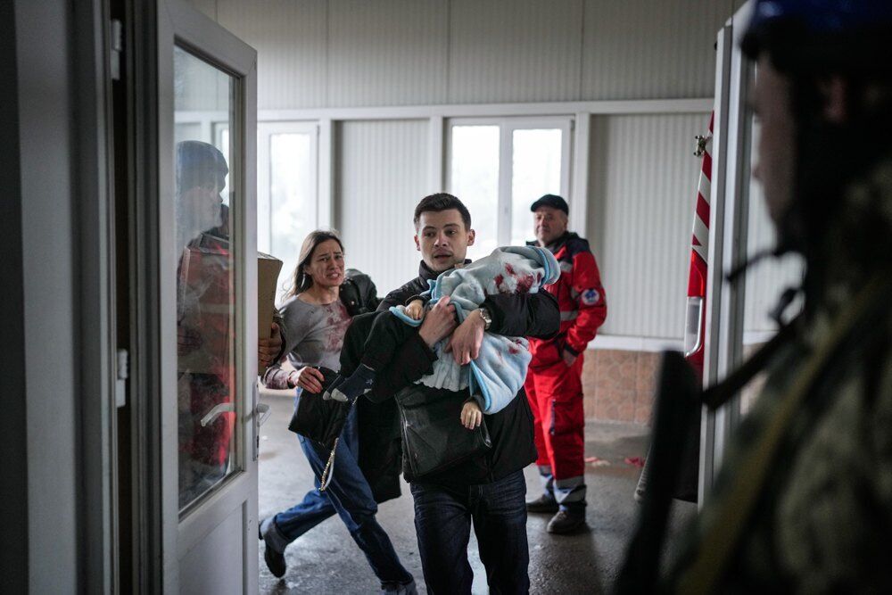 "Плакали, когда видели, как умирают дети": журналист рассказал о работе в Мариуполе перед полной оккупацией