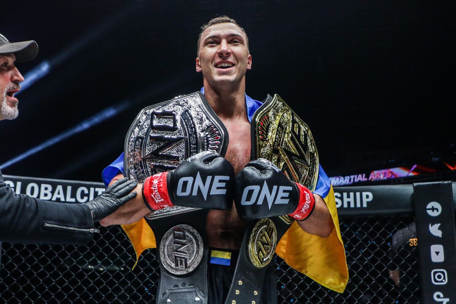 Украинский супертяж поднялся с нокдауна и победил нокаутом в чемпионском бою. Видео