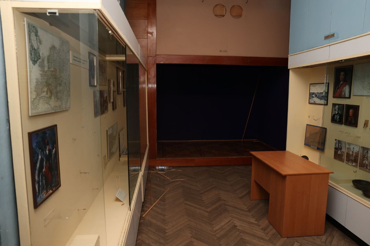 Окупанти пограбували краєзнавчий музей у Херсоні: кадри наслідків ''русского міра''