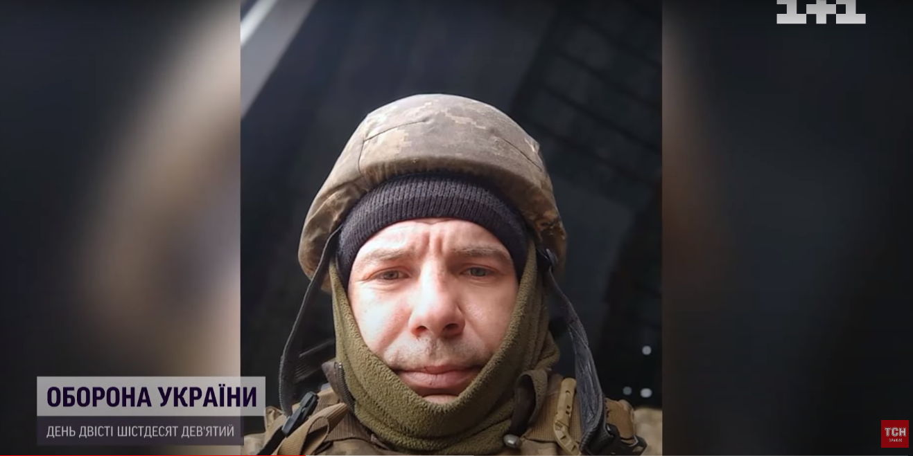 ''Гроші нічого не варті, коли немає сина''. Мати загиблого українського воїна віддала похоронні гроші на спортивний майданчик для інших дітей