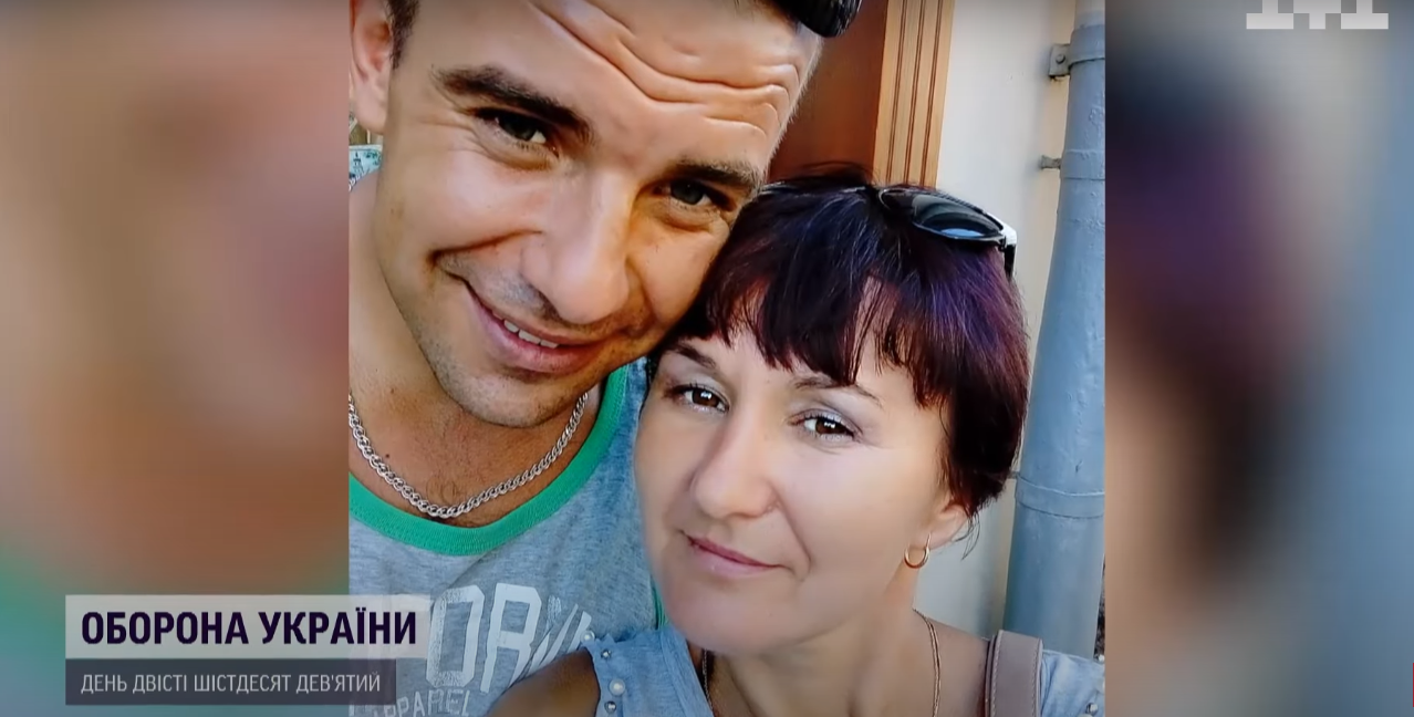''Деньги ничего не стоят, когда нет сына''. Мать погибшего украинского воина отдала похоронные деньги на спортивную площадку для других детей