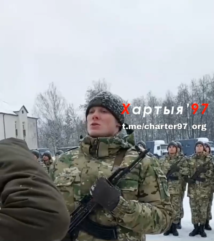 Служу "президенту", а не народу: в Беларуси военных заставили присягать на верность Лукашенко. Видео