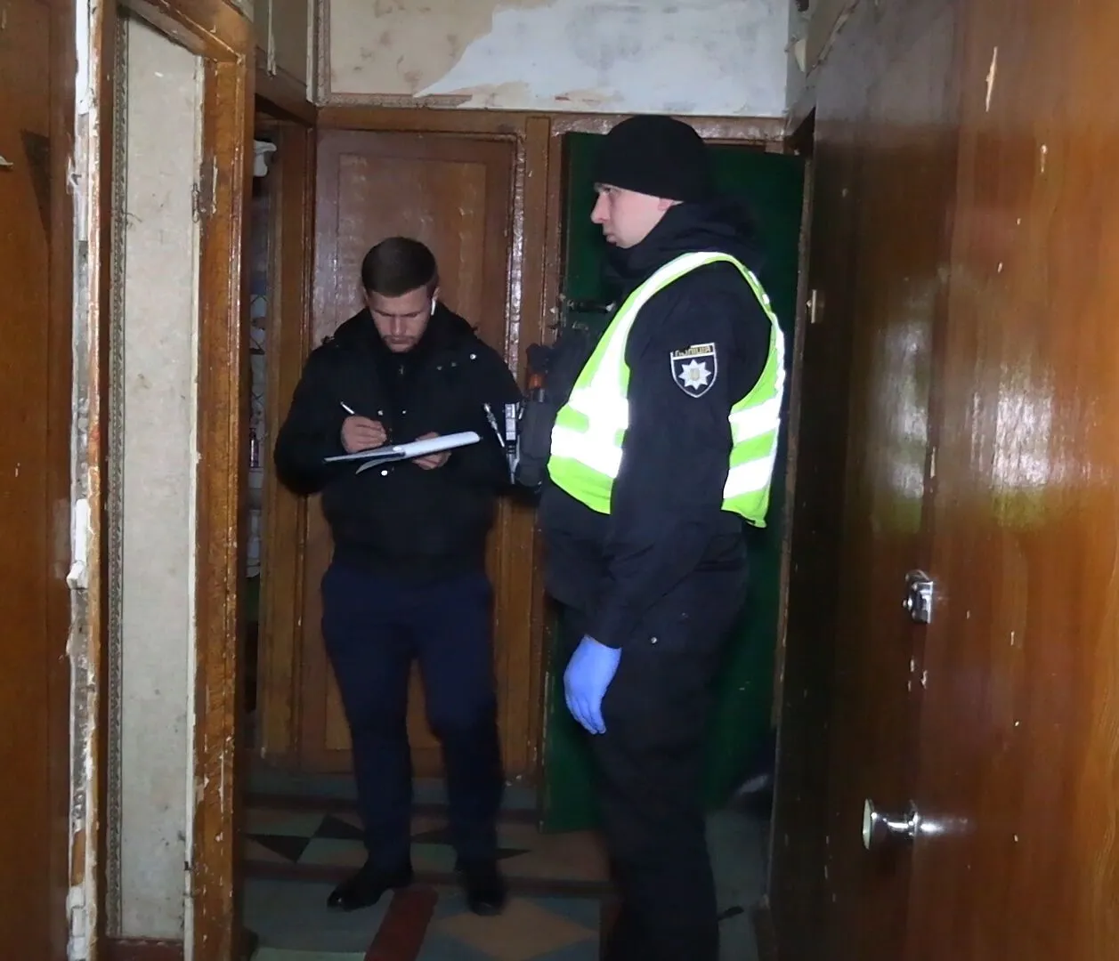 В Киеве рецидивист зарезал брата и ушел спать. Фото и видео