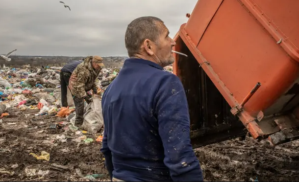 Російські військові спалювали тіла загиблих на Херсонському сміттєзвалищі – The Guardian&nbsp;