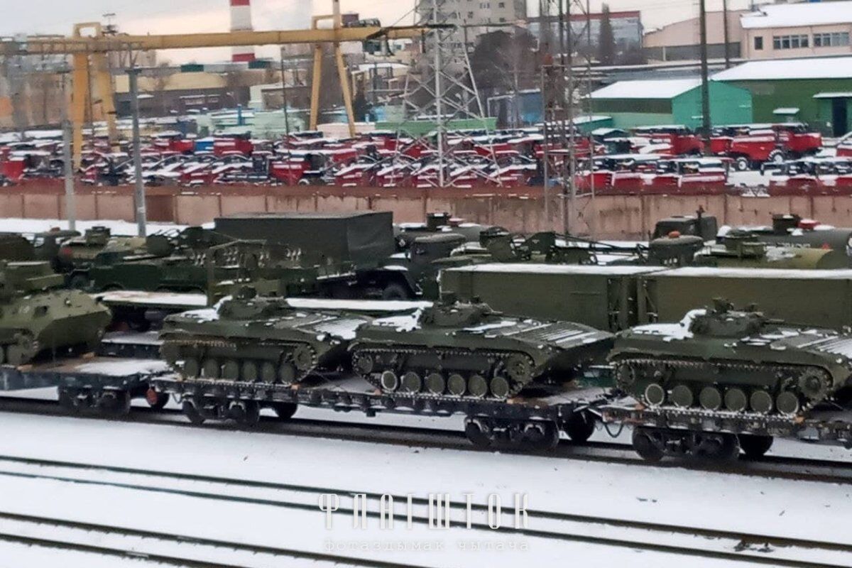 У Білорусі завод-банкрут зібрався ремонтувати військову техніку РФ у розпал війни проти України 