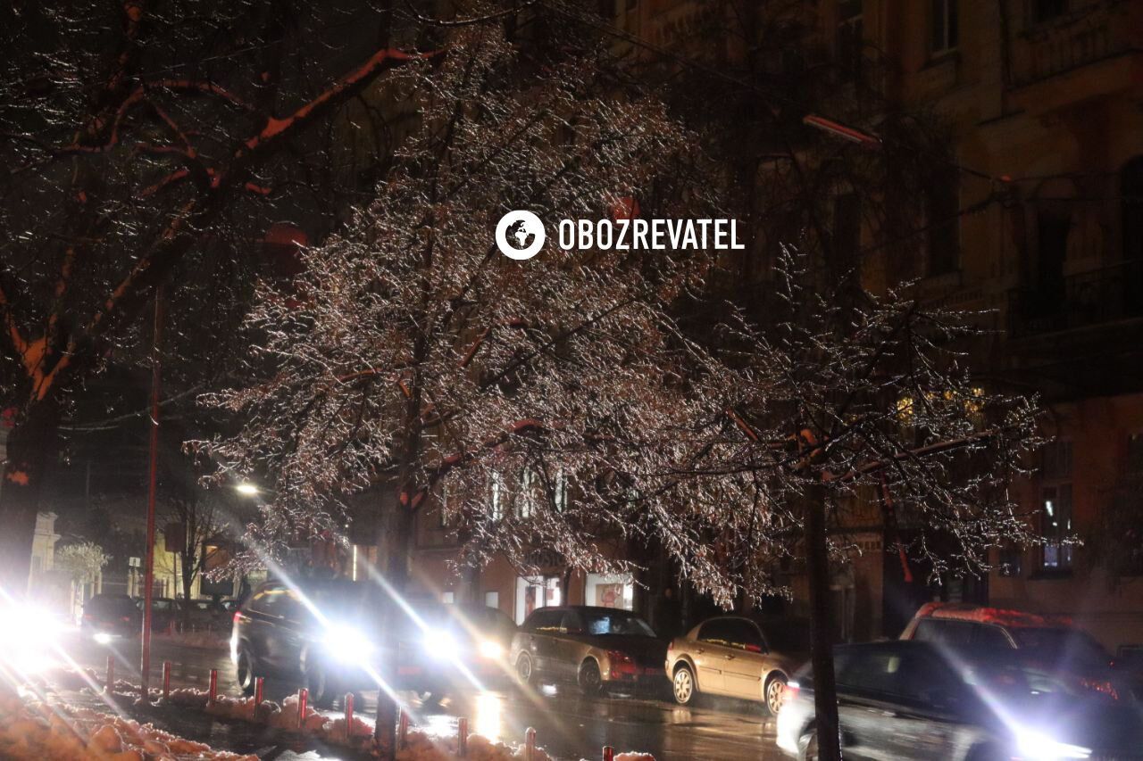 Первое дыхание зимы: фоторепортаж из захваченного в ледяной плен Киева