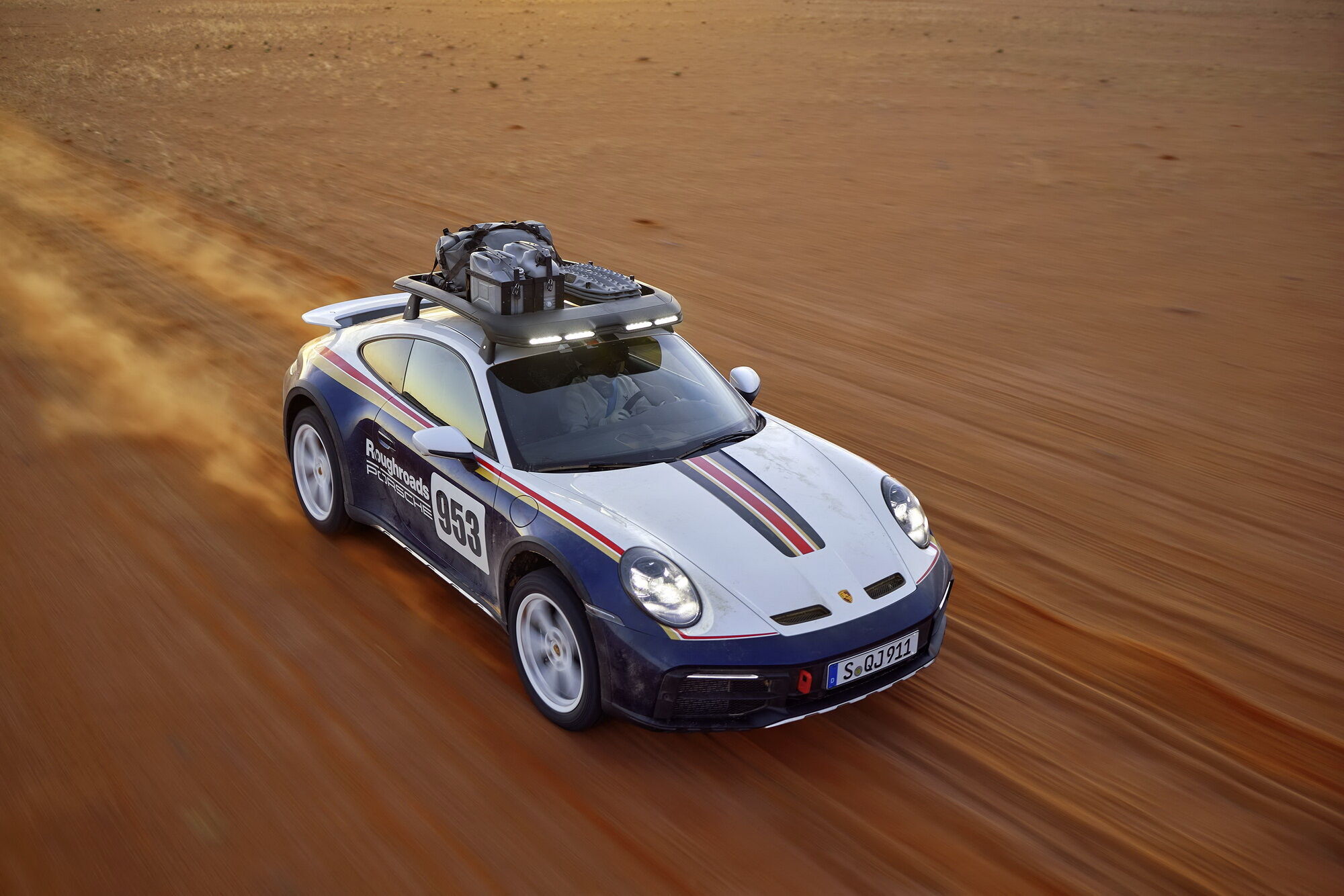 Porsche презентовал новый спорткар 911 Dakar