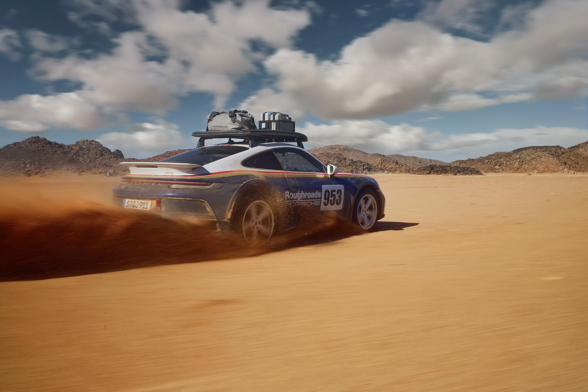 Porsche презентовал новый спорткар 911 Dakar