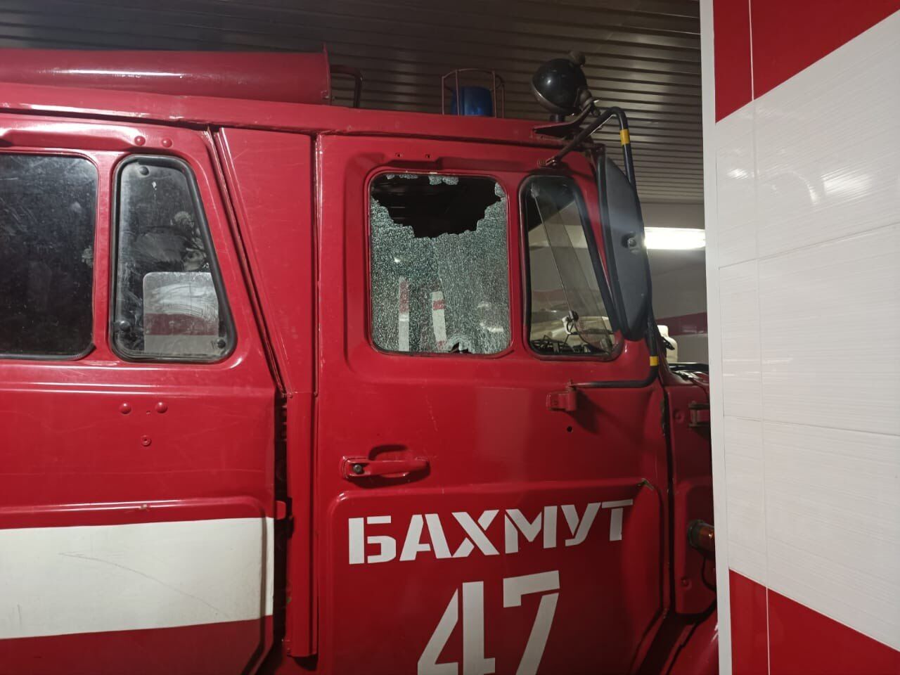 Войска РФ обстреляли пожарную часть в Бахмуте, ранены три человека. Фото