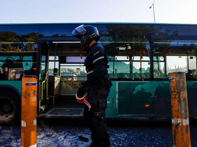 В Иерусалиме произошел теракт, взрывы прогремели в двух местах: много пострадавших. Фото и видео