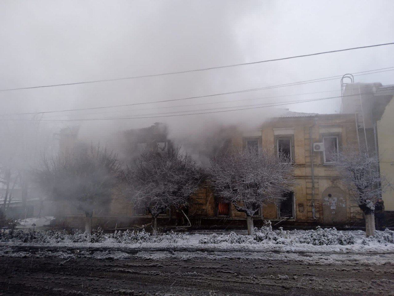 "Держава-терорист продовжує воювати проти цивільних": Зеленський відреагував на обстріли РФ Куп'янська та пологового відділення на Запоріжжі 