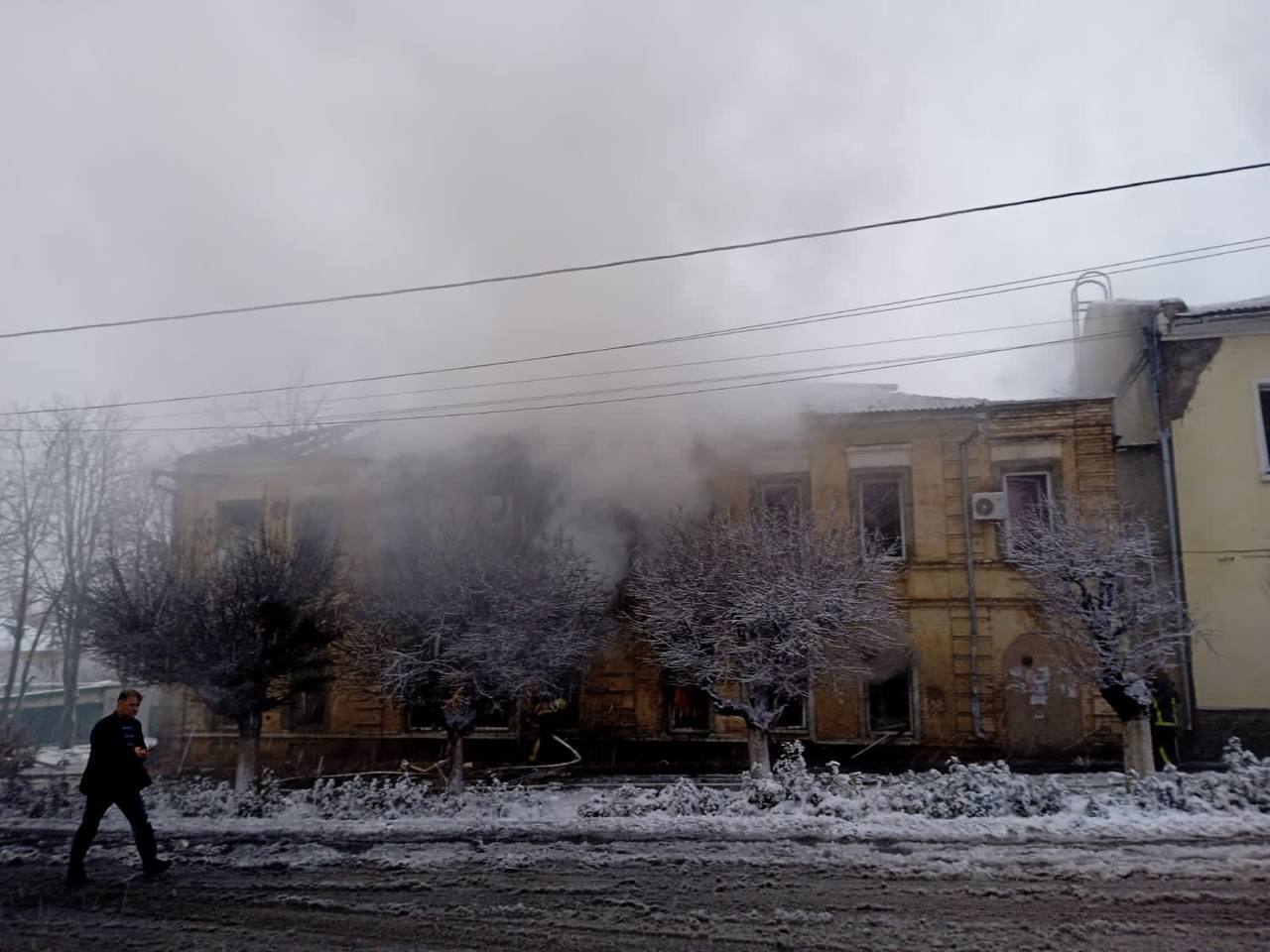 Оккупанты обстреляли Купянск на Харьковщине, повреждены дом и поликлиника: два человека погибли. Фото