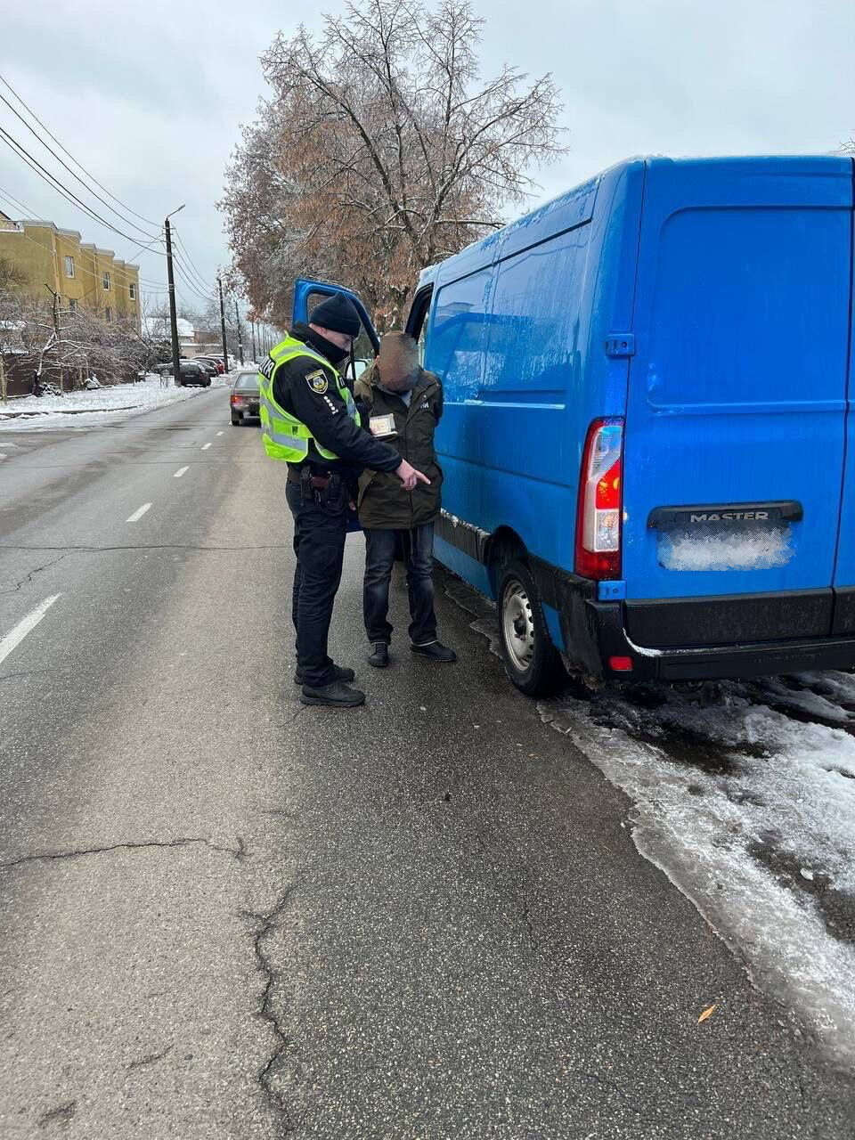 В Киевской области с начала снегопадов зафиксировали 330 ДТП: водители продолжают ездить на летней резине. Фото