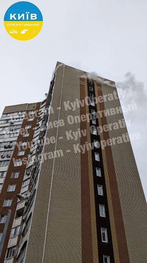 В Киеве произошел пожар в многоэтажке: рядом с домом обнаружили тело женщины