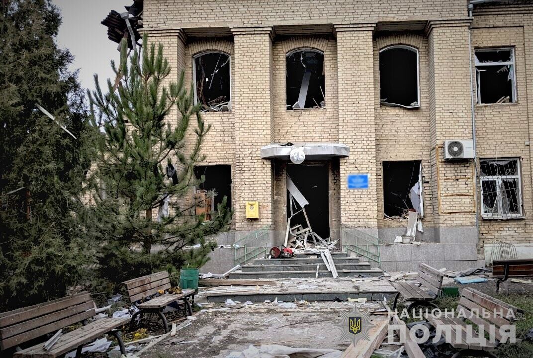 Окупанти вдарили ракетами по пологовому відділенню лікарні на Запоріжжі: загинуло немовля. Фото й відео