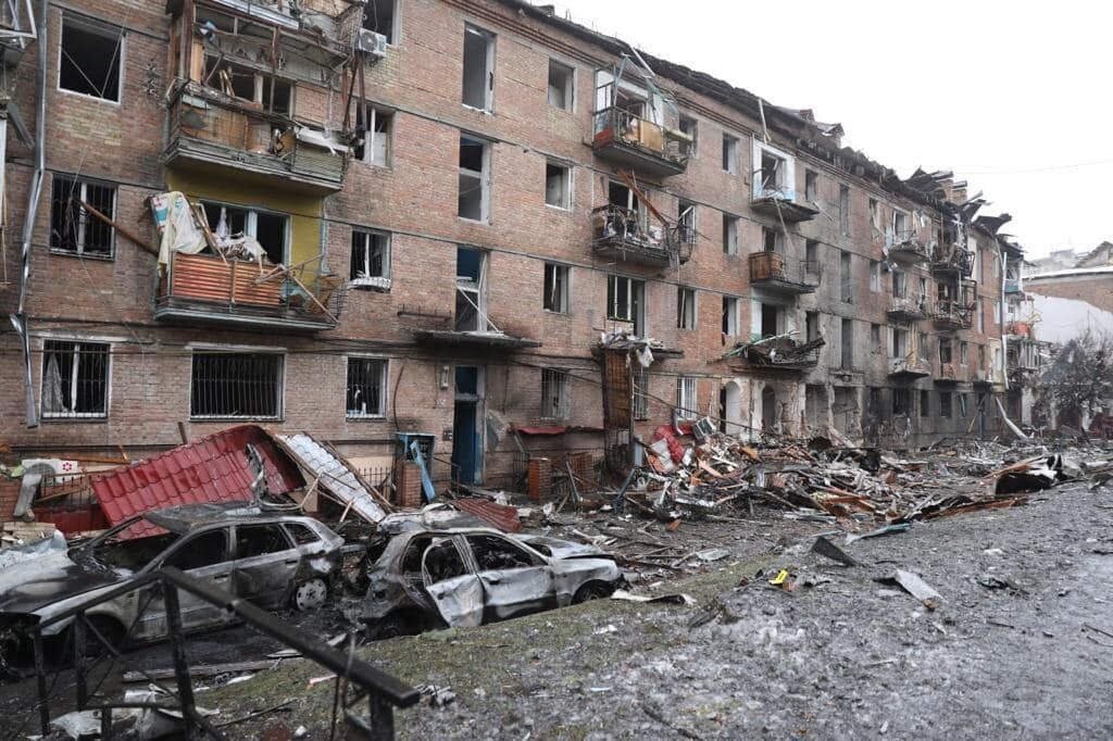 Зросла кількість загиблих унаслідок ракетного удару по Вишгороду: нові фото з місця трагедії