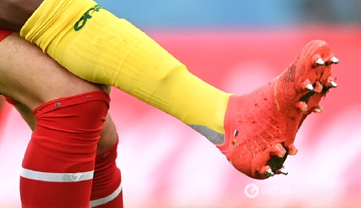 Футболист вышел в бутсах с флагом России на матч ЧМ-2022. Его команда проиграла