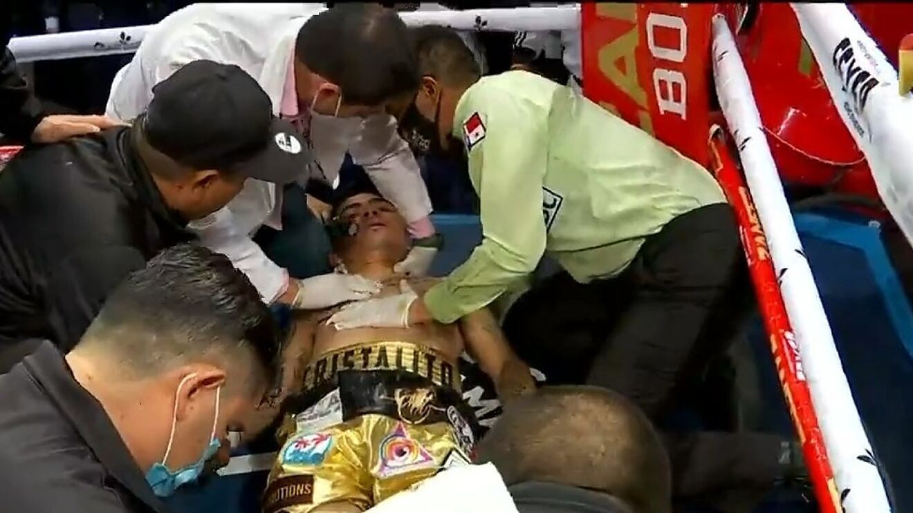 Экс-чемпион мира по боксу умер после тяжелейшего нокаута. Видео