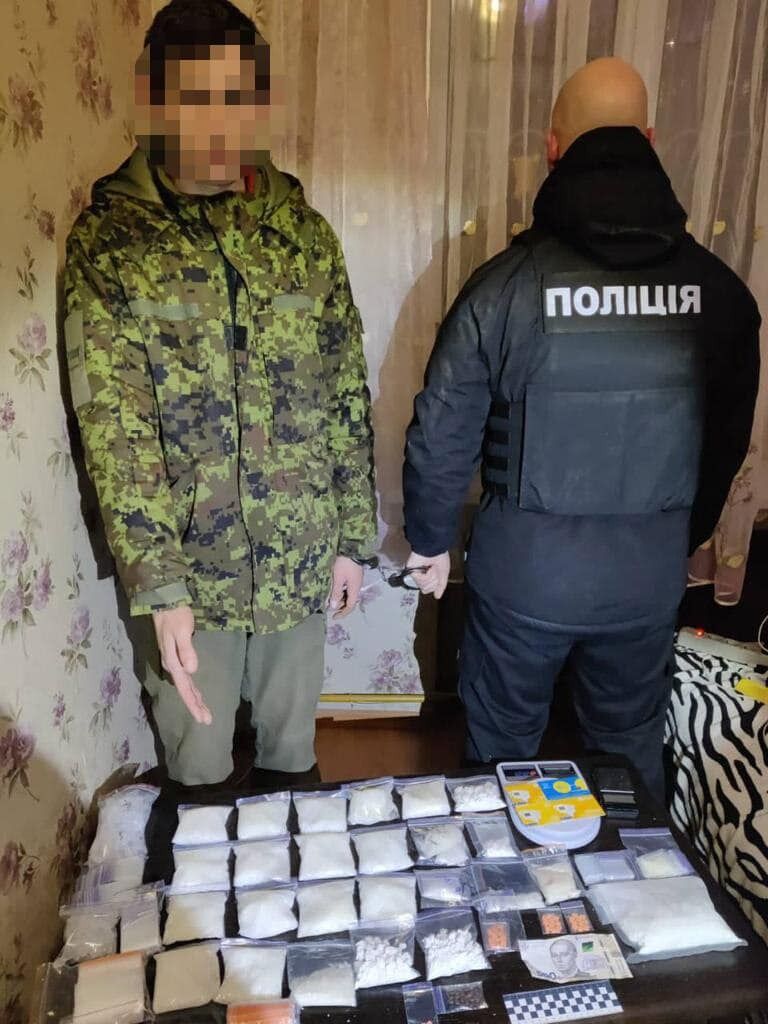В Києві у ''закладчика'' виявили наркотики на 1 млн грн. Фото