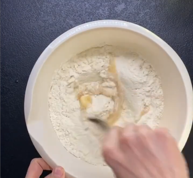 Универсальное тесто для пельменей, вареников и чебуреков: как приготовить
