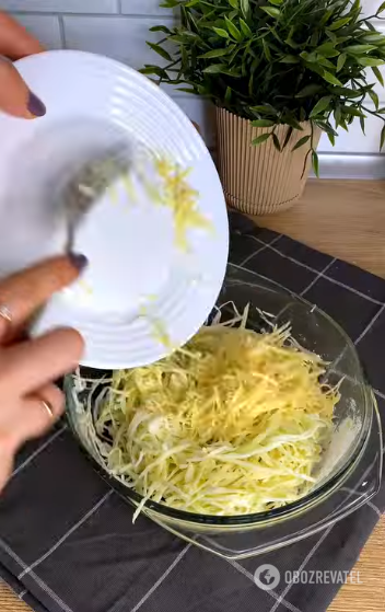 Лінивий капустяний пиріг на сковорідці: випікати не доведеться 