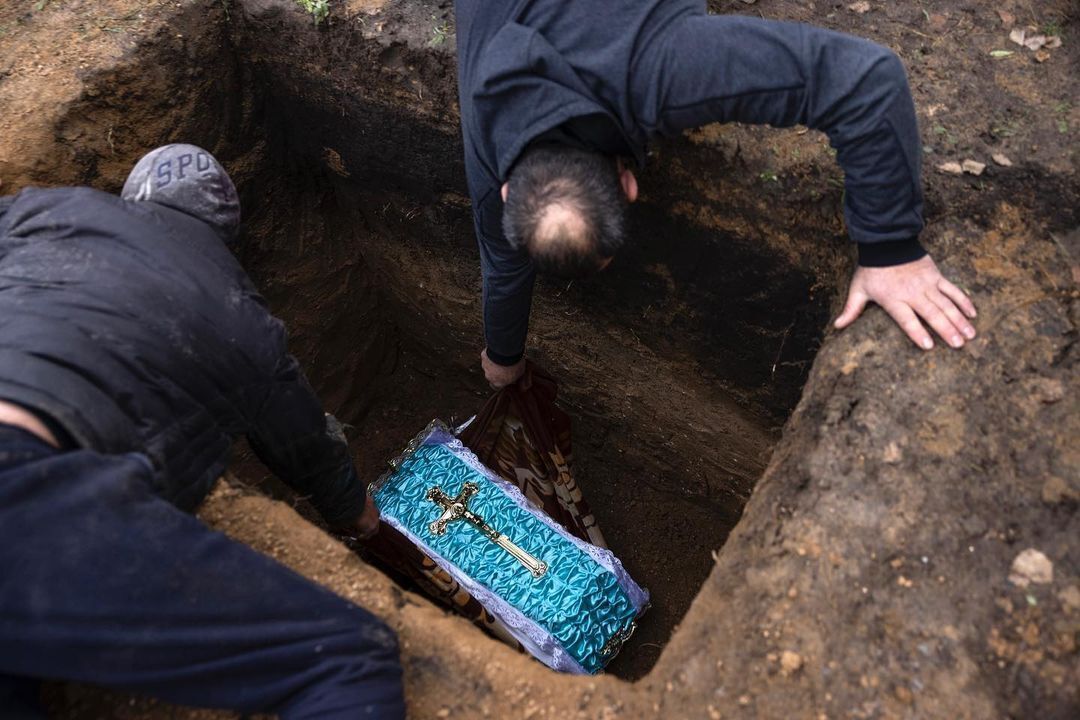 В Вильнянске похоронили младенца, убитого российской ракетой в роддоме. Фото