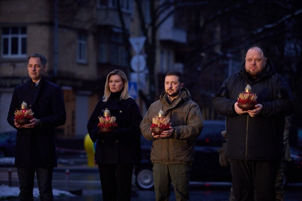Зеленский с премьерами Литвы и Бельгии в Киеве почтили память жертв голодоморов в Украине. Видео