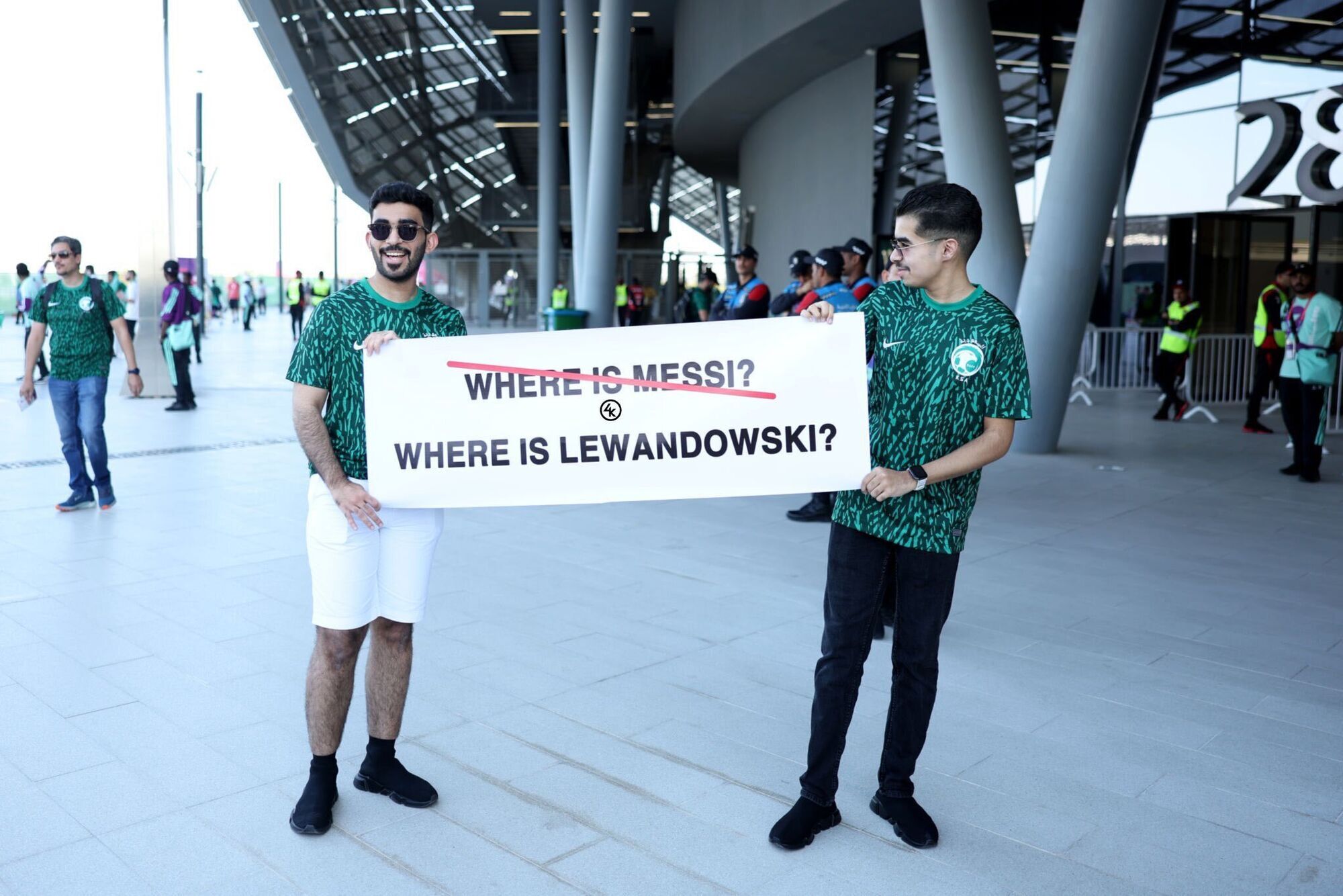 Левандовски стал героем матча и расплакался, добыв первую победу для Польши на ЧМ-2022. Видео