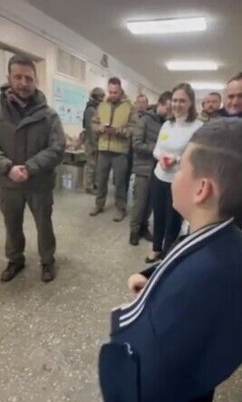''Господин президент, когда Украина победит?'' Мальчик из Вышгорода тронул вопросом к Зеленскому в ''пункте несокрушимости''. Видео