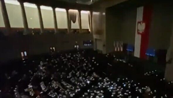 Заседание сессии ПА ОБСЕ в Варшаве началось в темноте в знак солидарности с Украиной. Фото