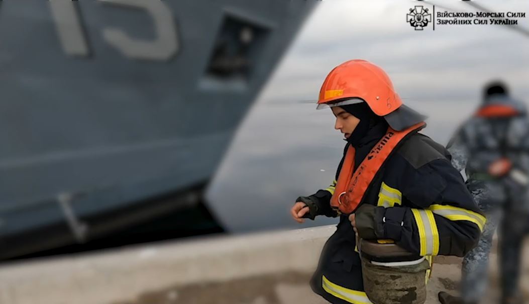 Экипаж катера ВМС Вооруженных сил Украины показал, как готовится сразиться с врагом. Видео